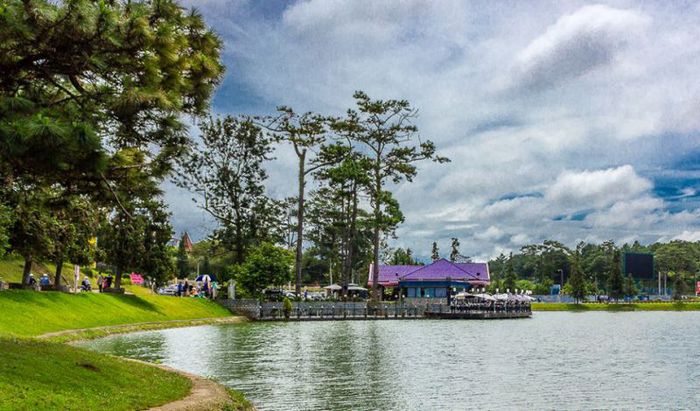 ho-xuan-huong-da-lat