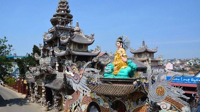chua-linh-phuoc-da-lat-bazan-travel-1-700x394