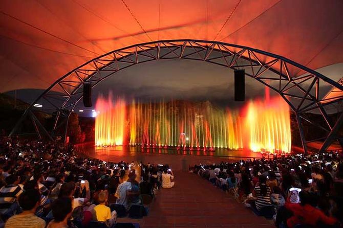 san-khau-nhac-nuoc-tour-du-lich-nha-trang