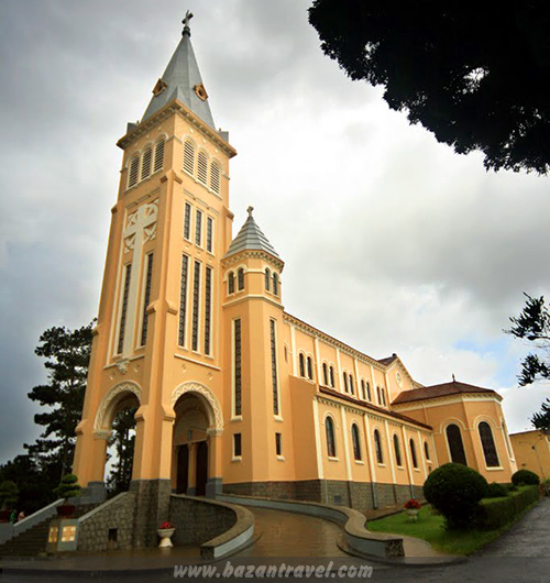 nha-tho-con-ga-chanh-toa-da-lat