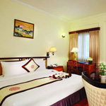 bed-room-rex-hotel-bazan-travel-1