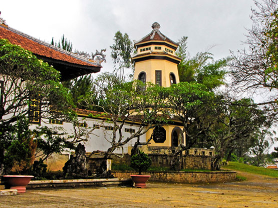 chua-linh-son-o-da-lat-1