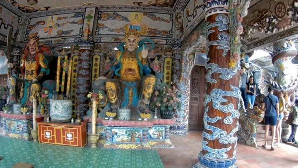 chua-ve-chai-da-lat-bazan-travel