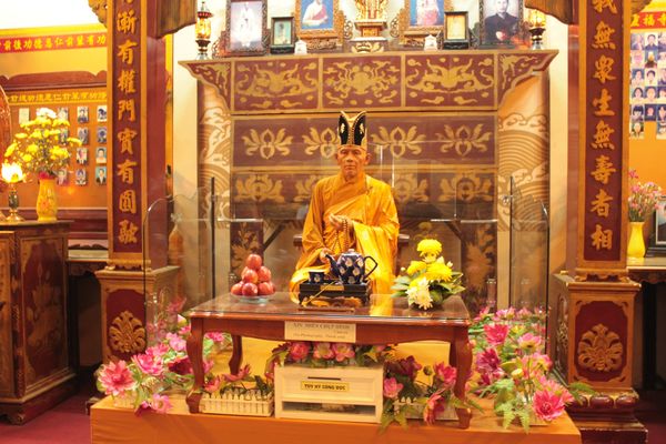 tuong-sap-chua-linh-phuoc-bazantravel