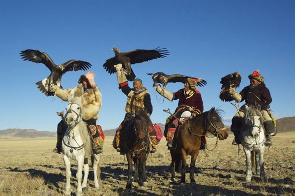 golden-eagle-mong-co-bazan-travel
