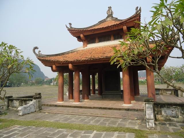 Lý Công Uẩn dời đô về Thăng Long