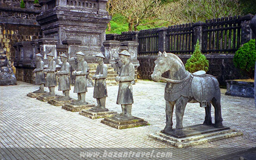 lang-khai-dinh-hue