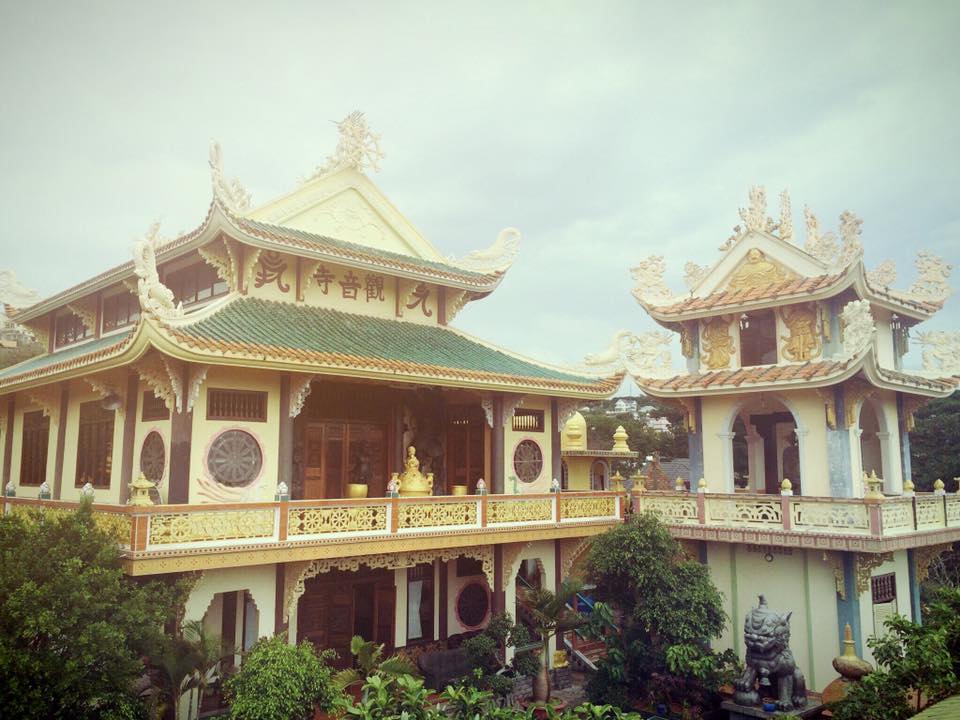 CHÙA QUAN ÂM KHE SANH ẨN HIỆN TRONG SƯƠNG MÙ BUỔI SÁNG