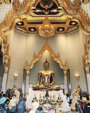 Ngoài tượng Phật Vàng thì chùa Vàng Thái Lan còn có rất nhiều bức tượng mang nhiều ý nghĩa khác nhau