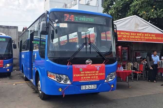 xe-bus-74-di-chua-hoang-phap