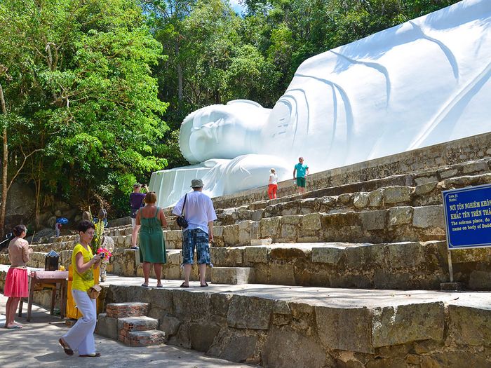Tượng Phật nằm trên dài nhất Đông Nam Á trên Núi Tà Cú