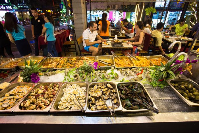 Ăn buffet Nha Trang ở Zallo Buffet Restaurant được nhiều du khách yêu thích