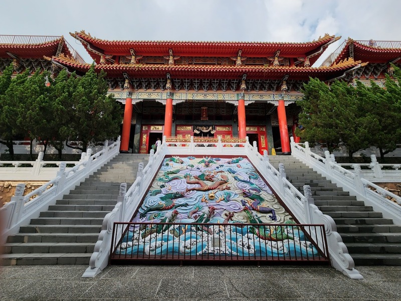 ho-nhat-nguyet-11